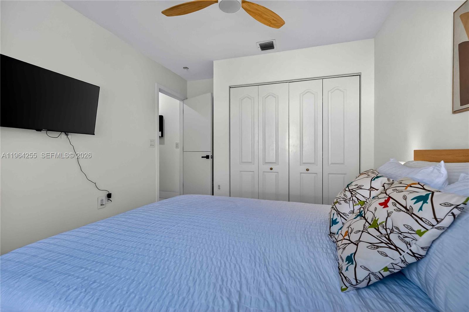 CRYSTAL POINTE - Residential