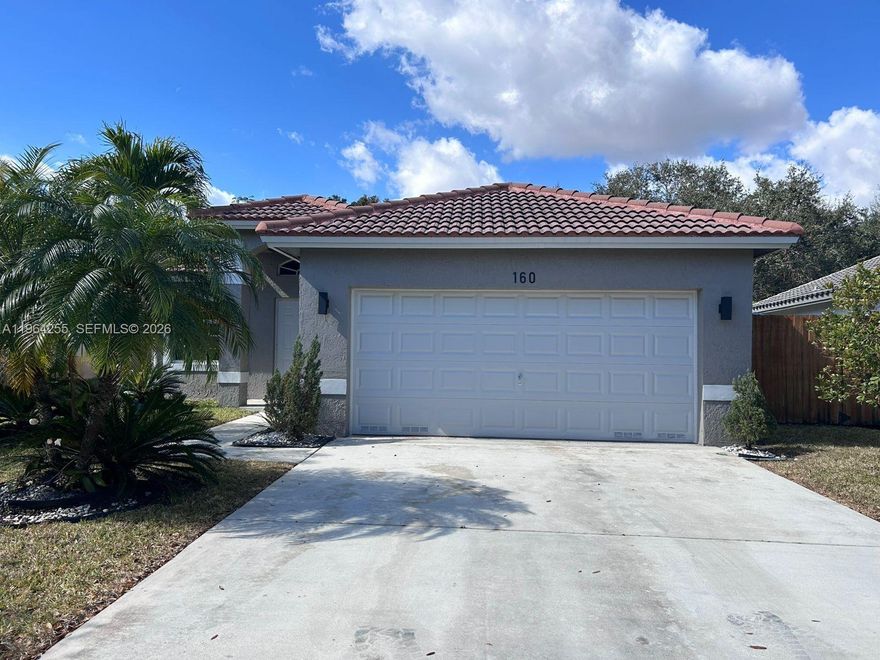 OPPORTUNITY IN PEMBROKE PINES! This impeccable single-story residence stands out for its excellent maintenance and privileged location. It features a ROOF INSTALLED IN 2020, providing peace of mind and efficiency. The home boasts an impressive private backyard: an oasis with no rear neighbors that borders a protected greenbelt, offering unmatched peace within the city. 

Enjoy an exceptional lifestyle with access to a pool, tennis courts, and recreational areas, all with one of the lowest HOA fees in the area. This property perfectly combines the tranquility of a natural setting with a strategic location close to everything.