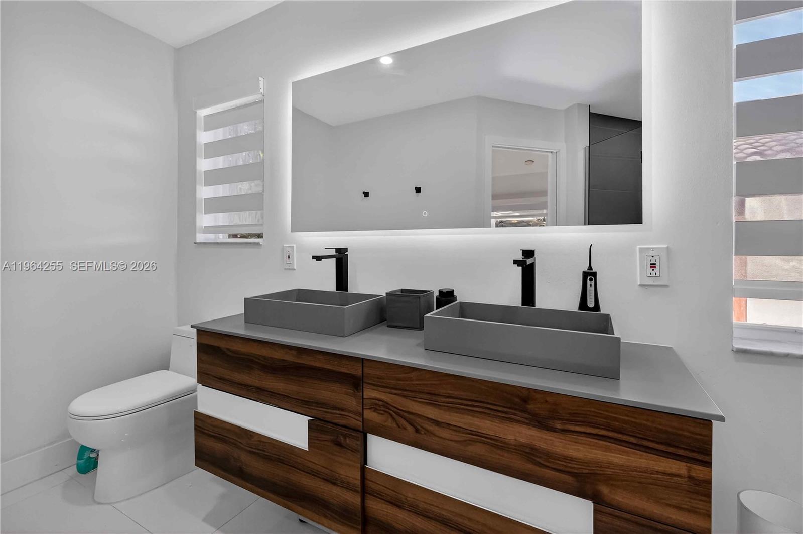 CRYSTAL POINTE - Residential