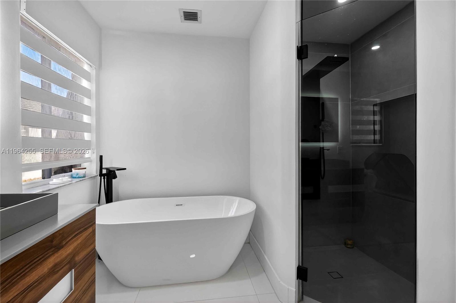 CRYSTAL POINTE - Residential