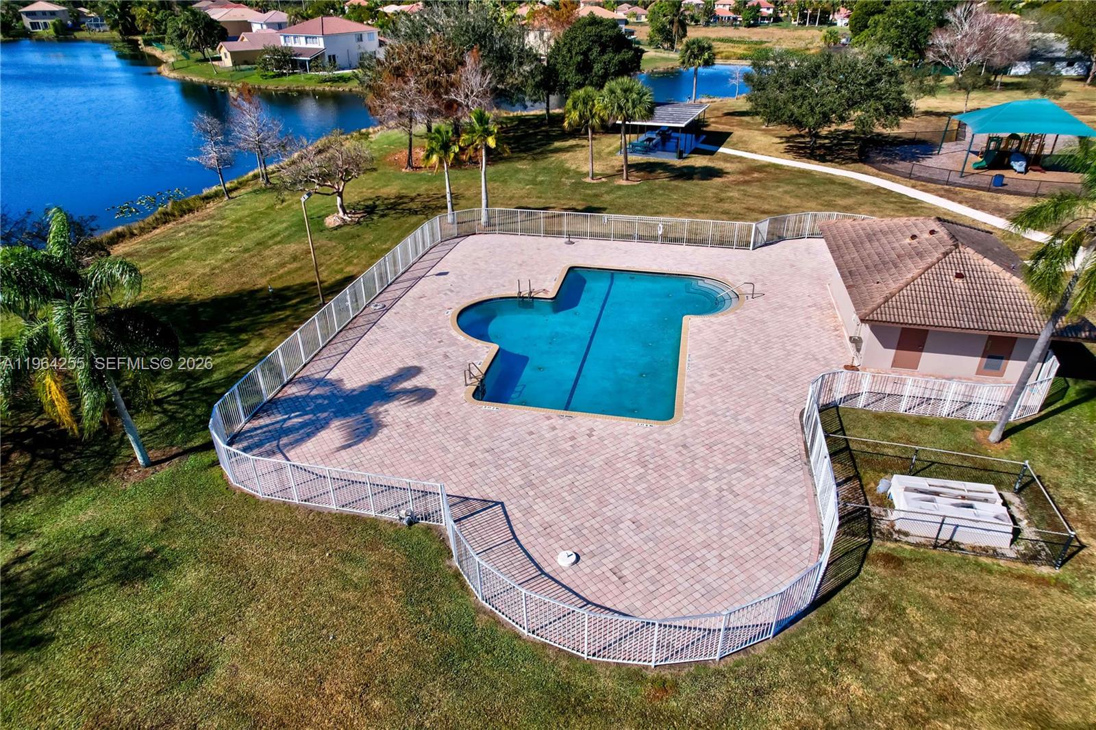 CRYSTAL POINTE - Residential