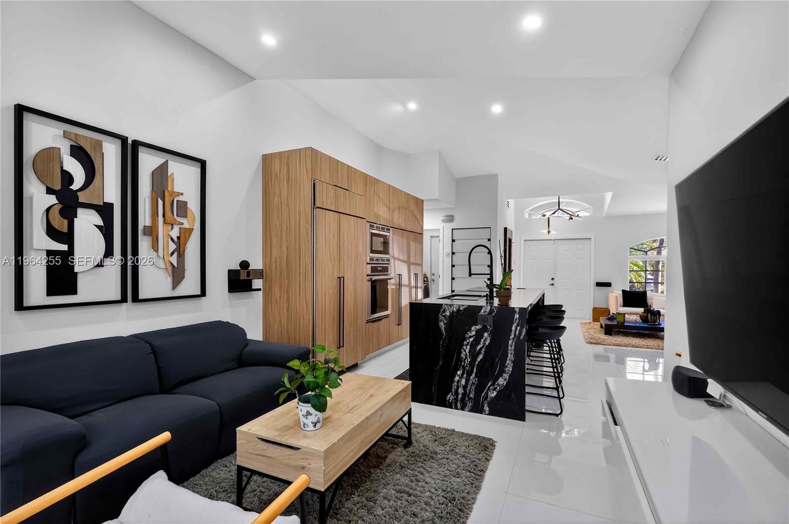 CRYSTAL POINTE - Residential