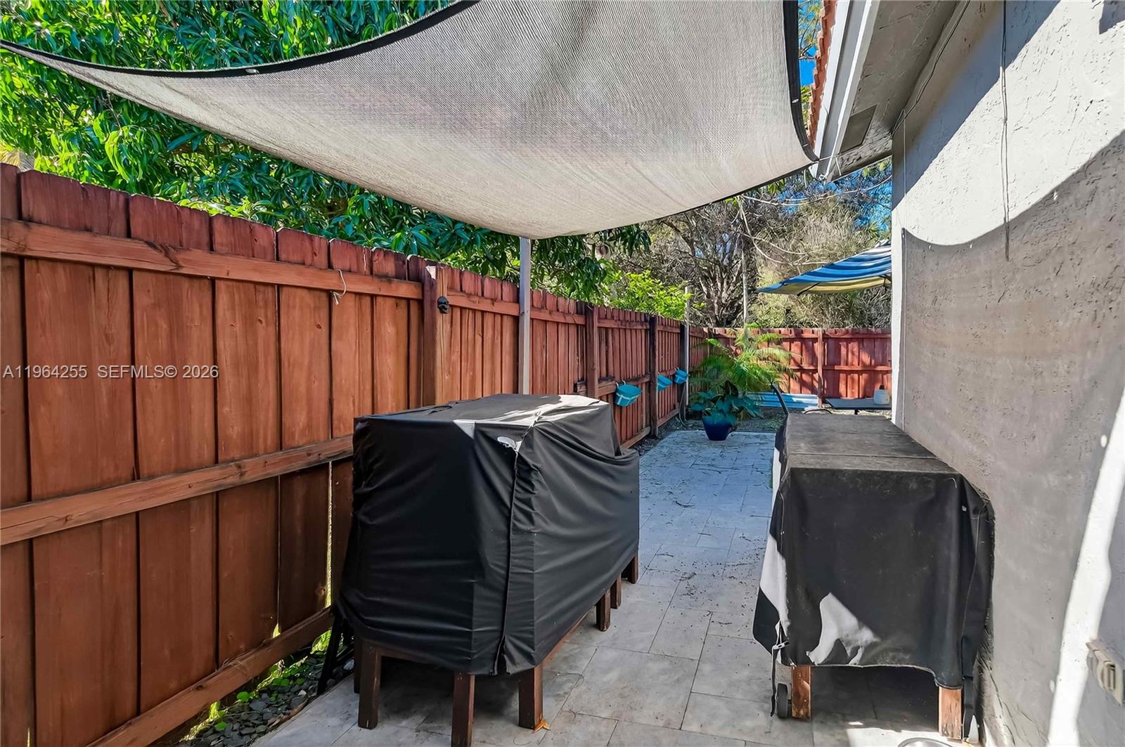 CRYSTAL POINTE - Residential