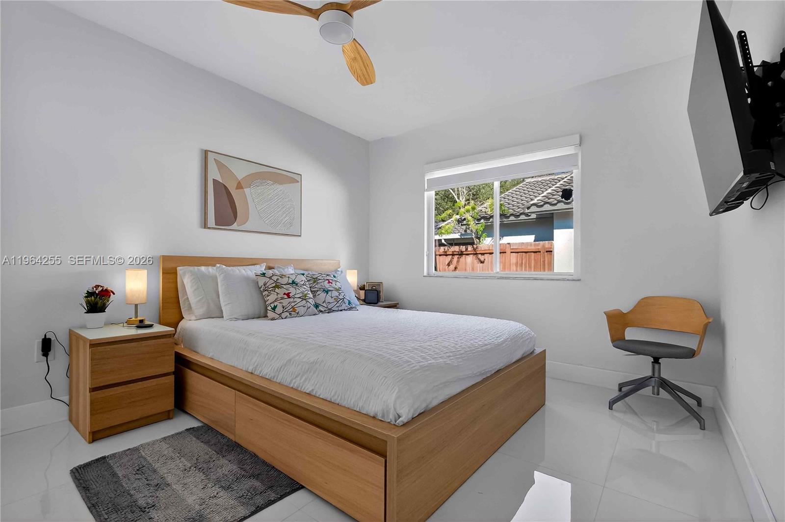 CRYSTAL POINTE - Residential