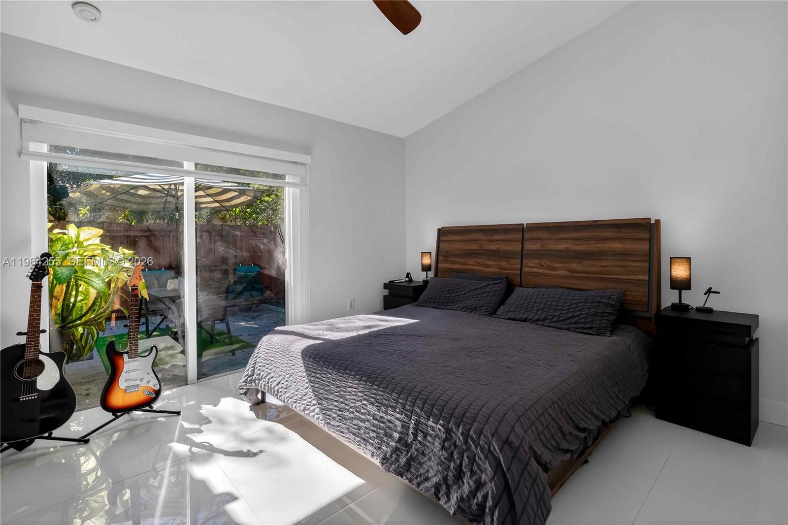 CRYSTAL POINTE - Residential