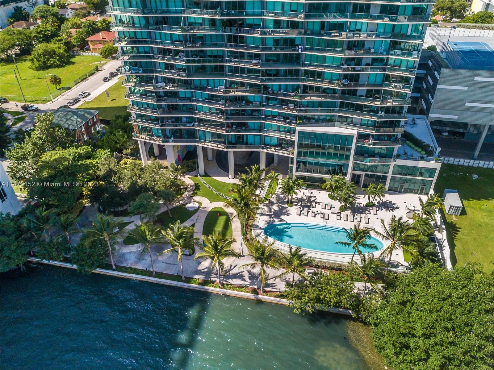 ICON BAY CONDO - Residential