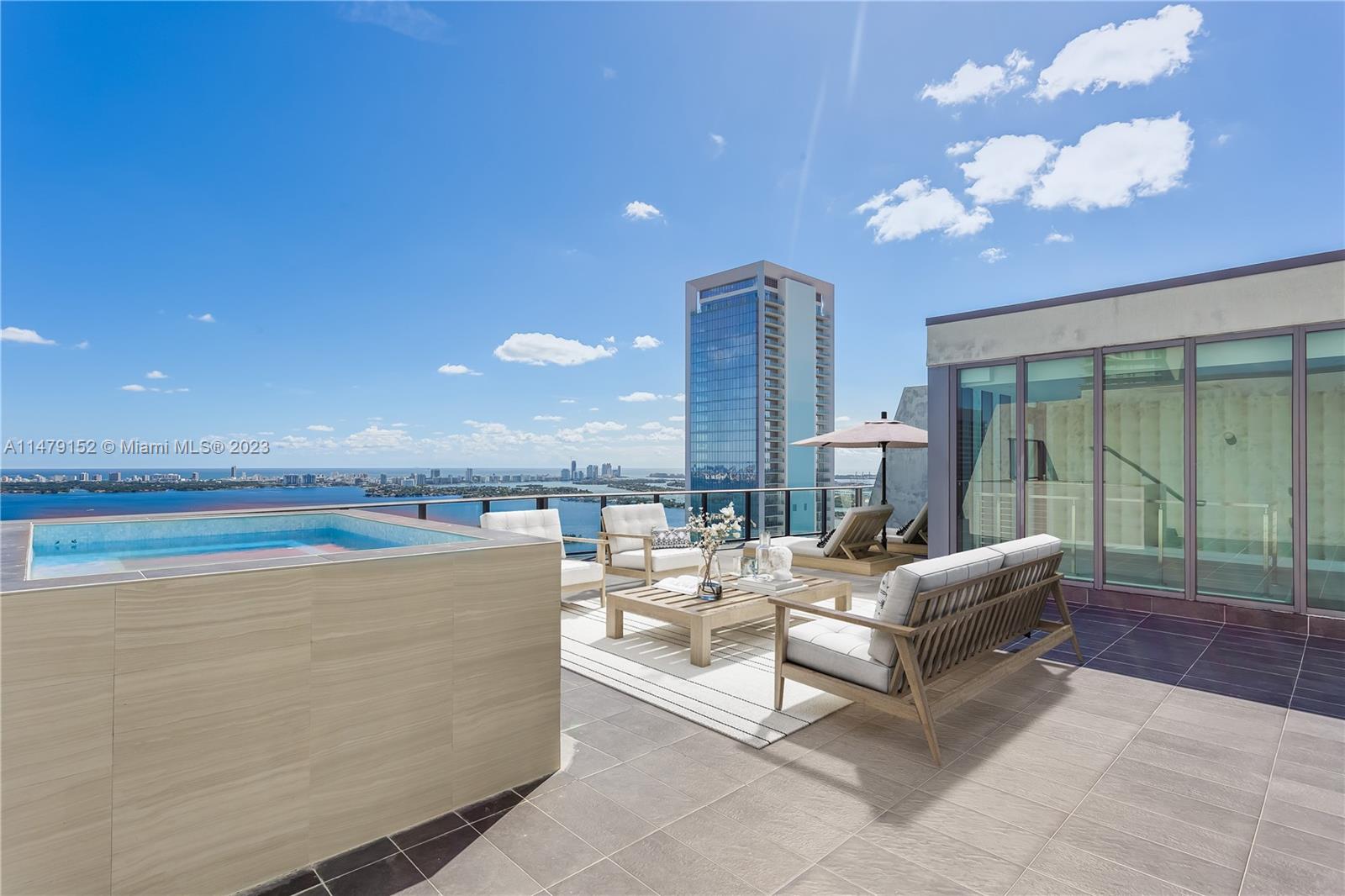 ICON BAY CONDO - Residential