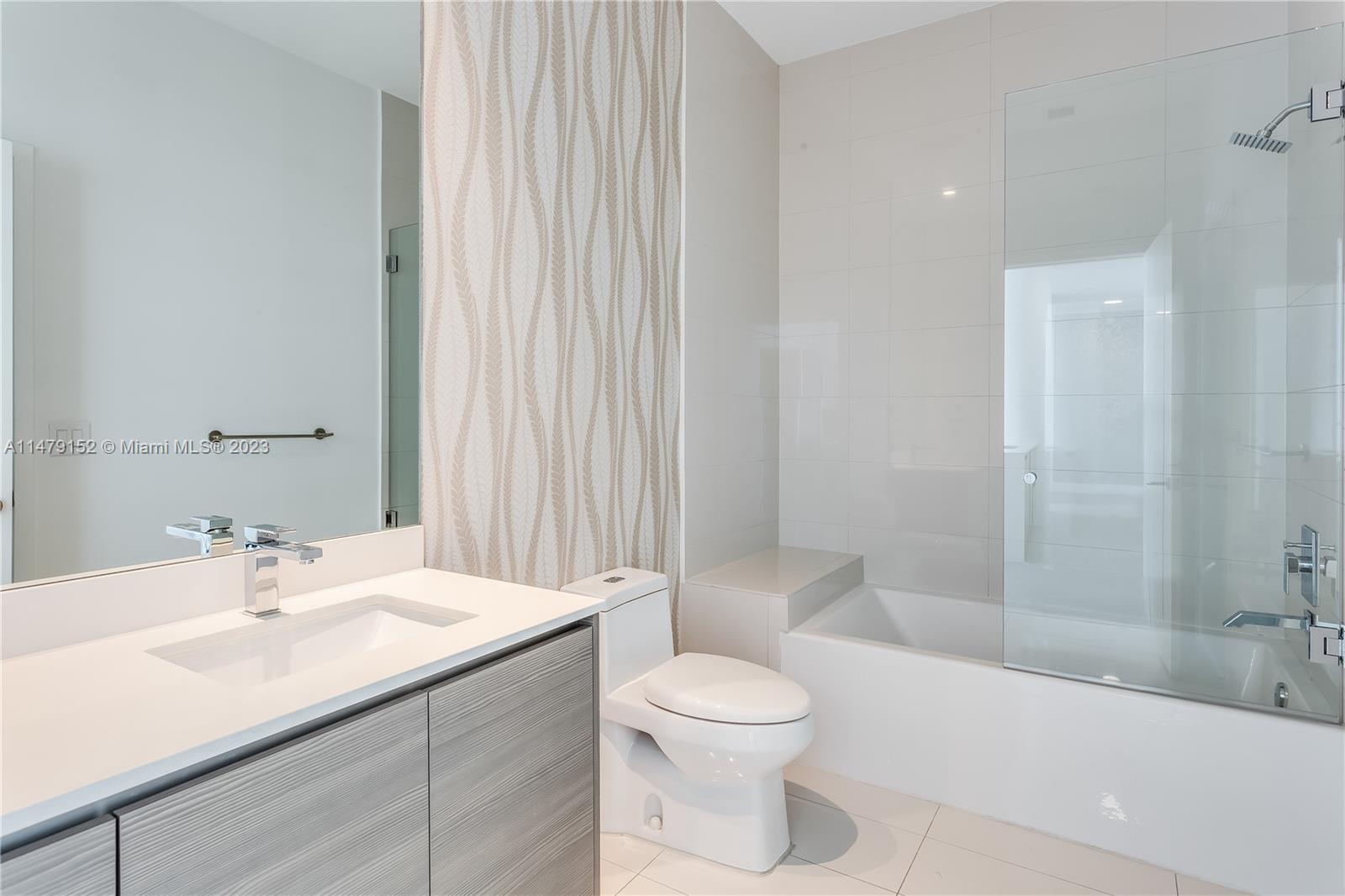 ICON BAY CONDO - Residential