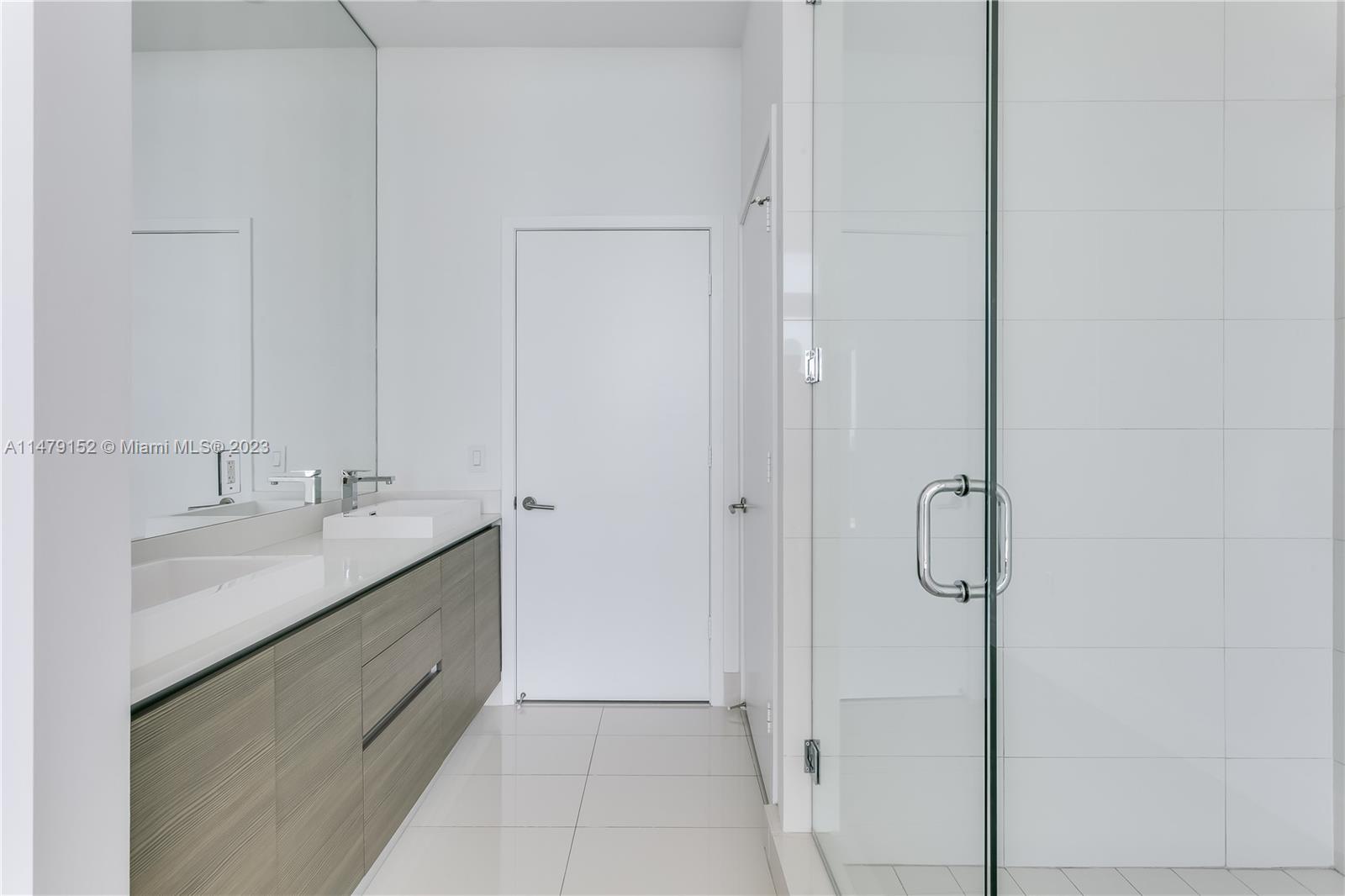 ICON BAY CONDO - Residential