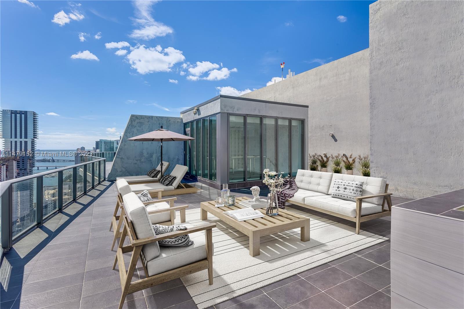 ICON BAY CONDO - Residential