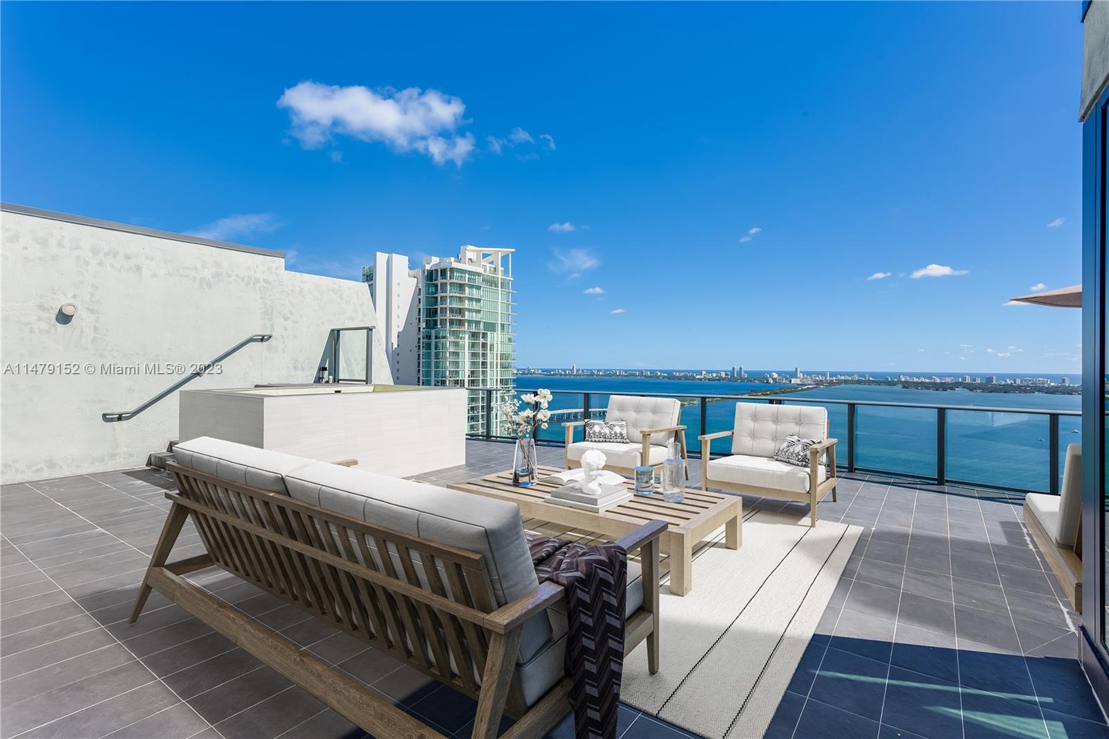 ICON BAY CONDO - Residential