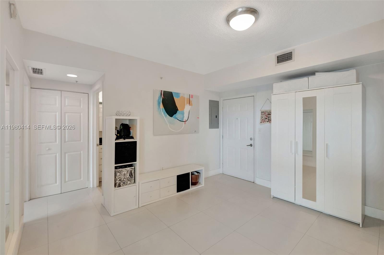 275 NE 18th St PH-09