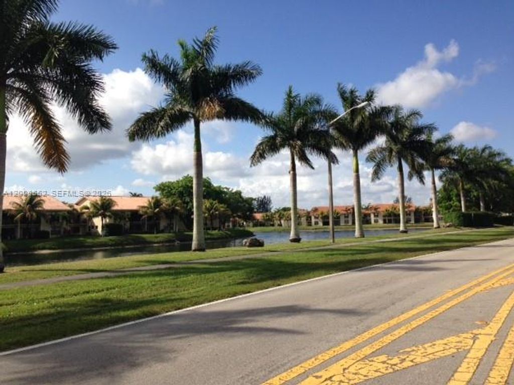 Photo of 1522 Lake Crystal Dr #C, West Palm Beach, FL 33411 (MLS # A12008552)