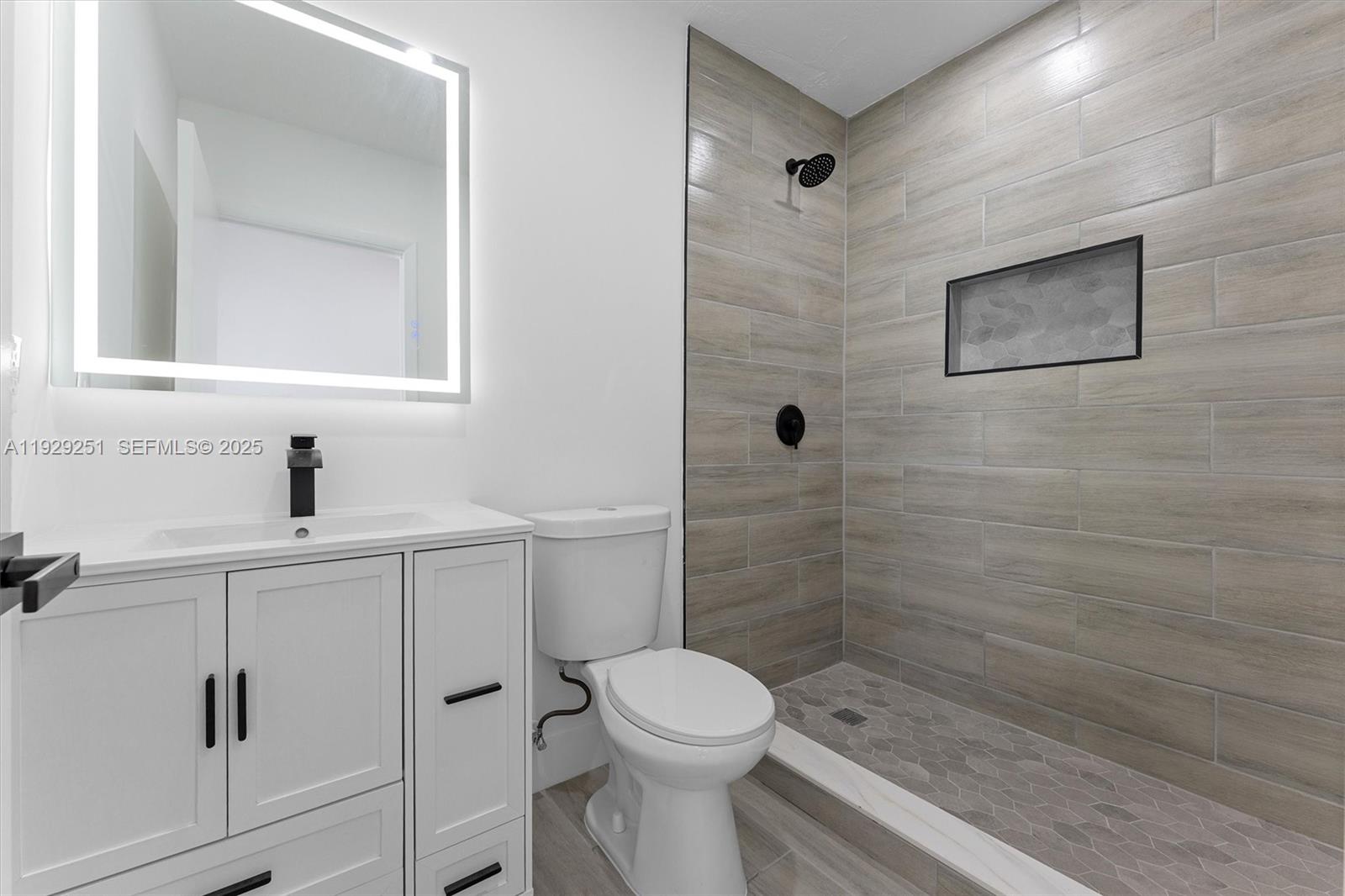 SUNRISE GOLF VILLAGE SEC - Residential Lease