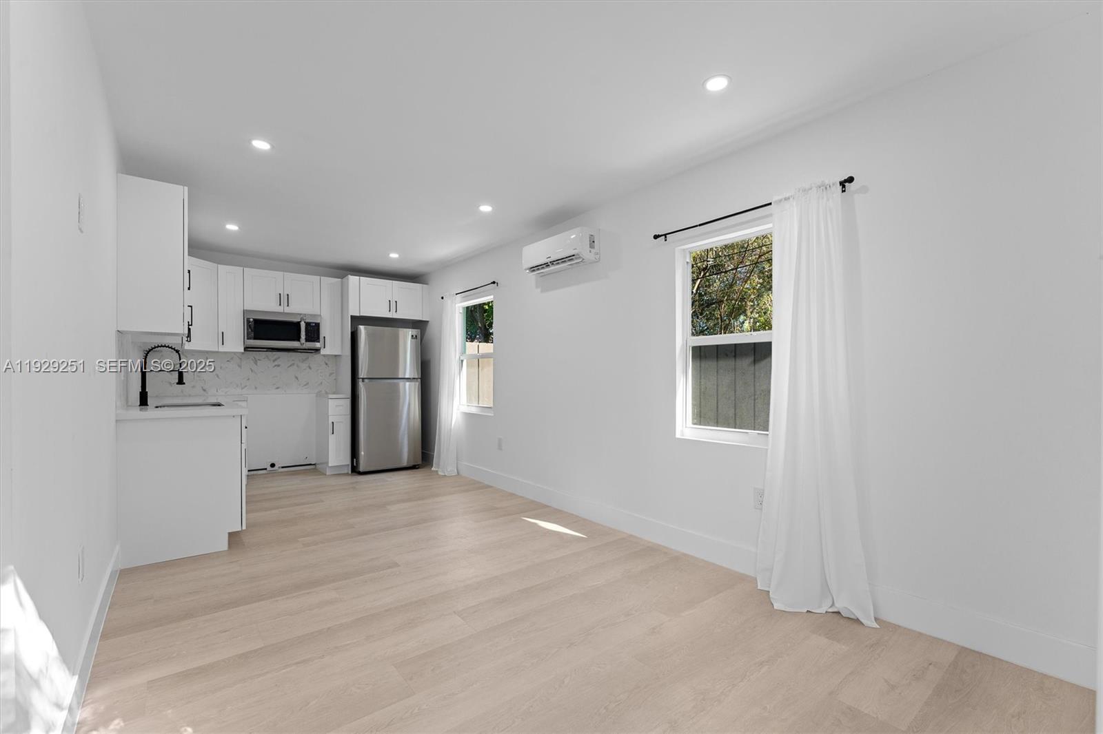 SUNRISE GOLF VILLAGE SEC - Residential Lease