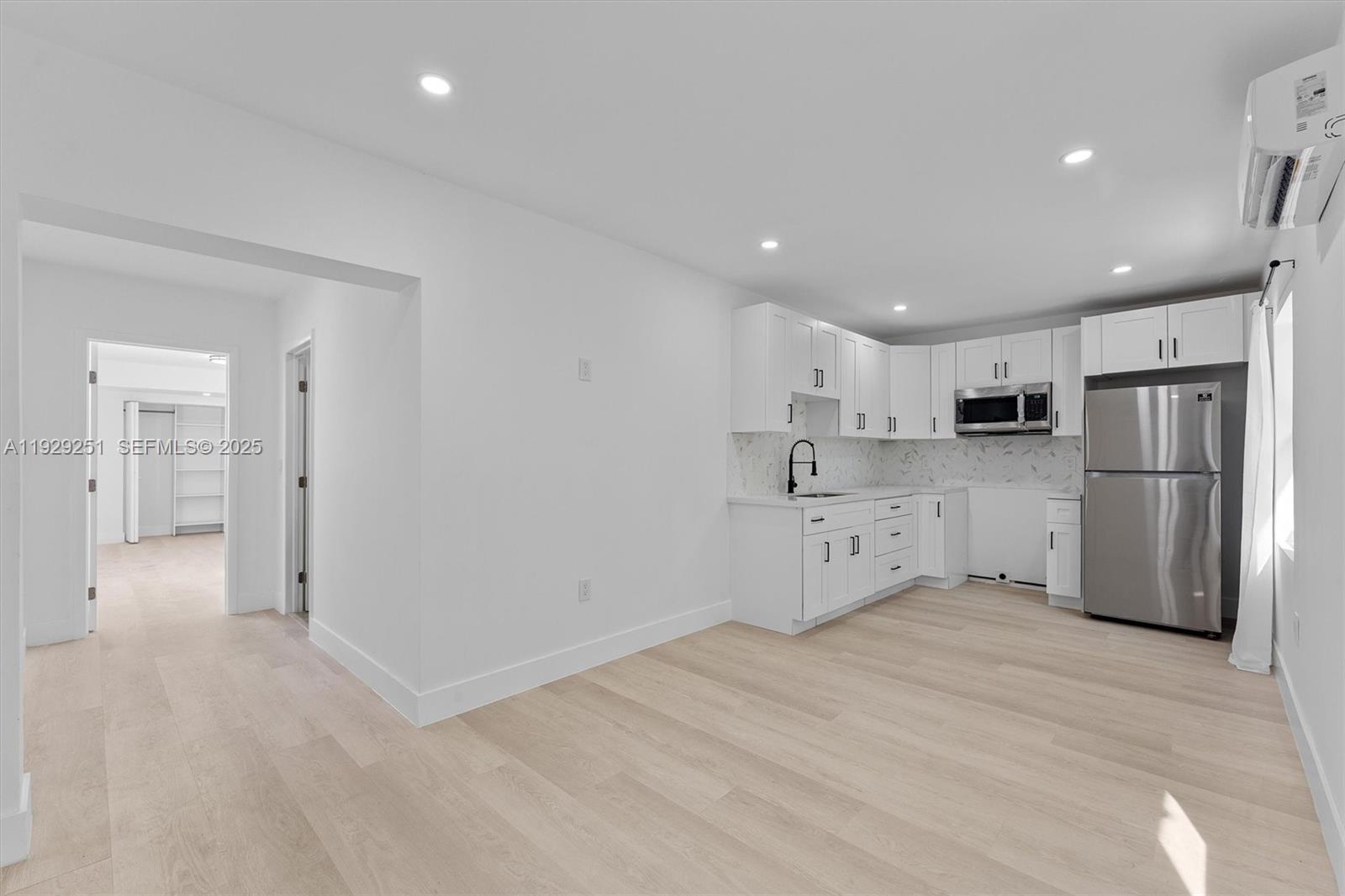 SUNRISE GOLF VILLAGE SEC - Residential Lease