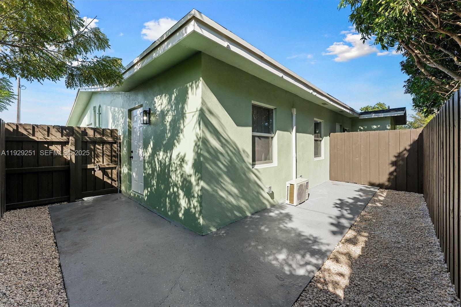 SUNRISE GOLF VILLAGE SEC - Residential Lease