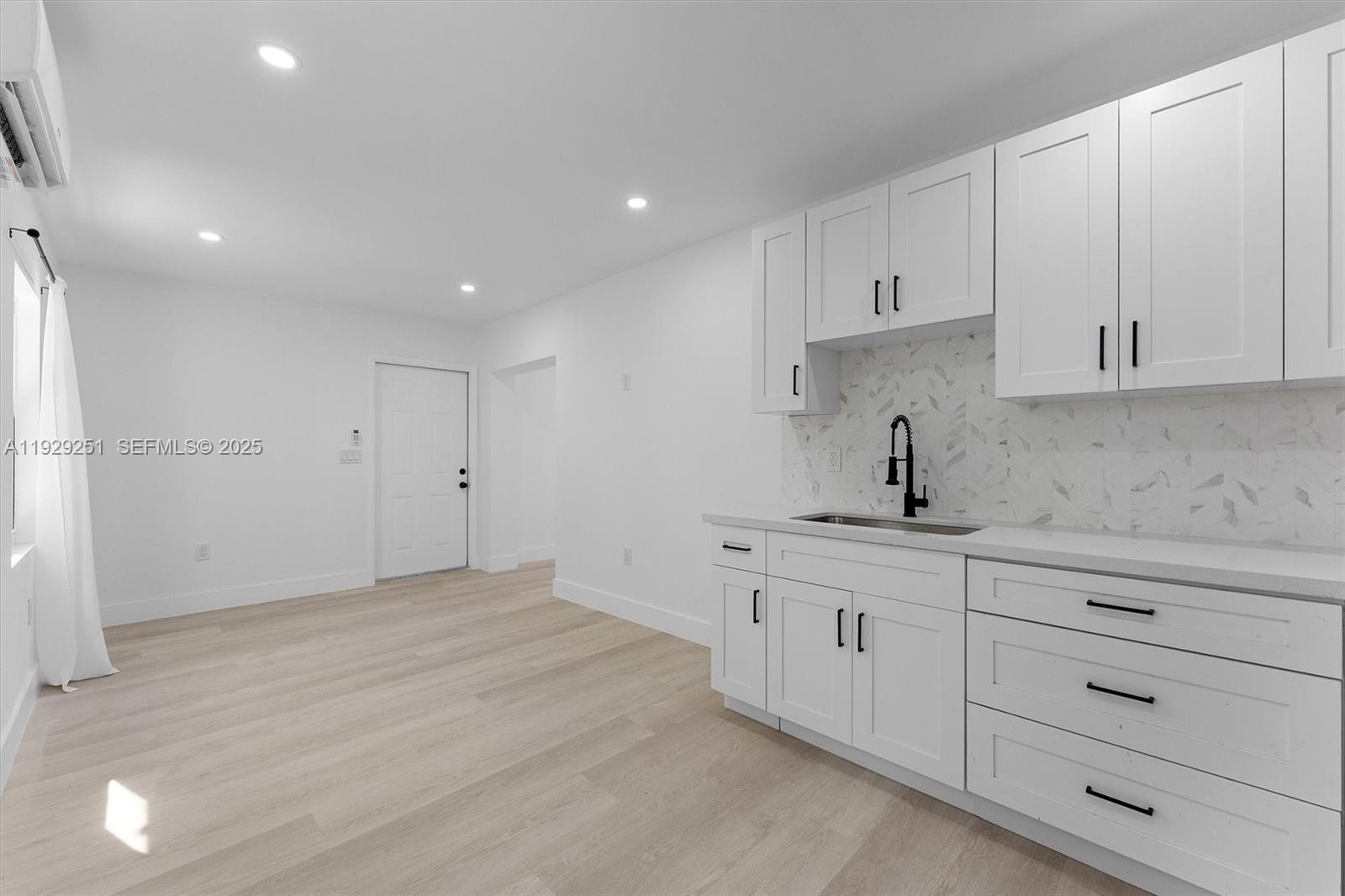 SUNRISE GOLF VILLAGE SEC - Residential Lease