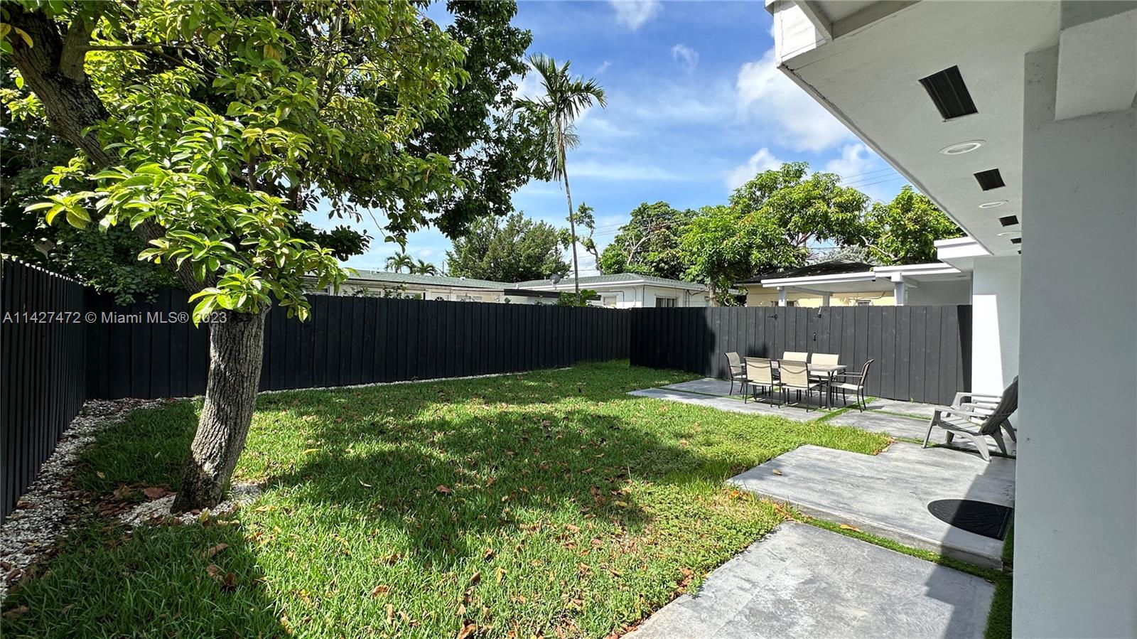 TAMIAMI GROVES NO 2 - Residential Income