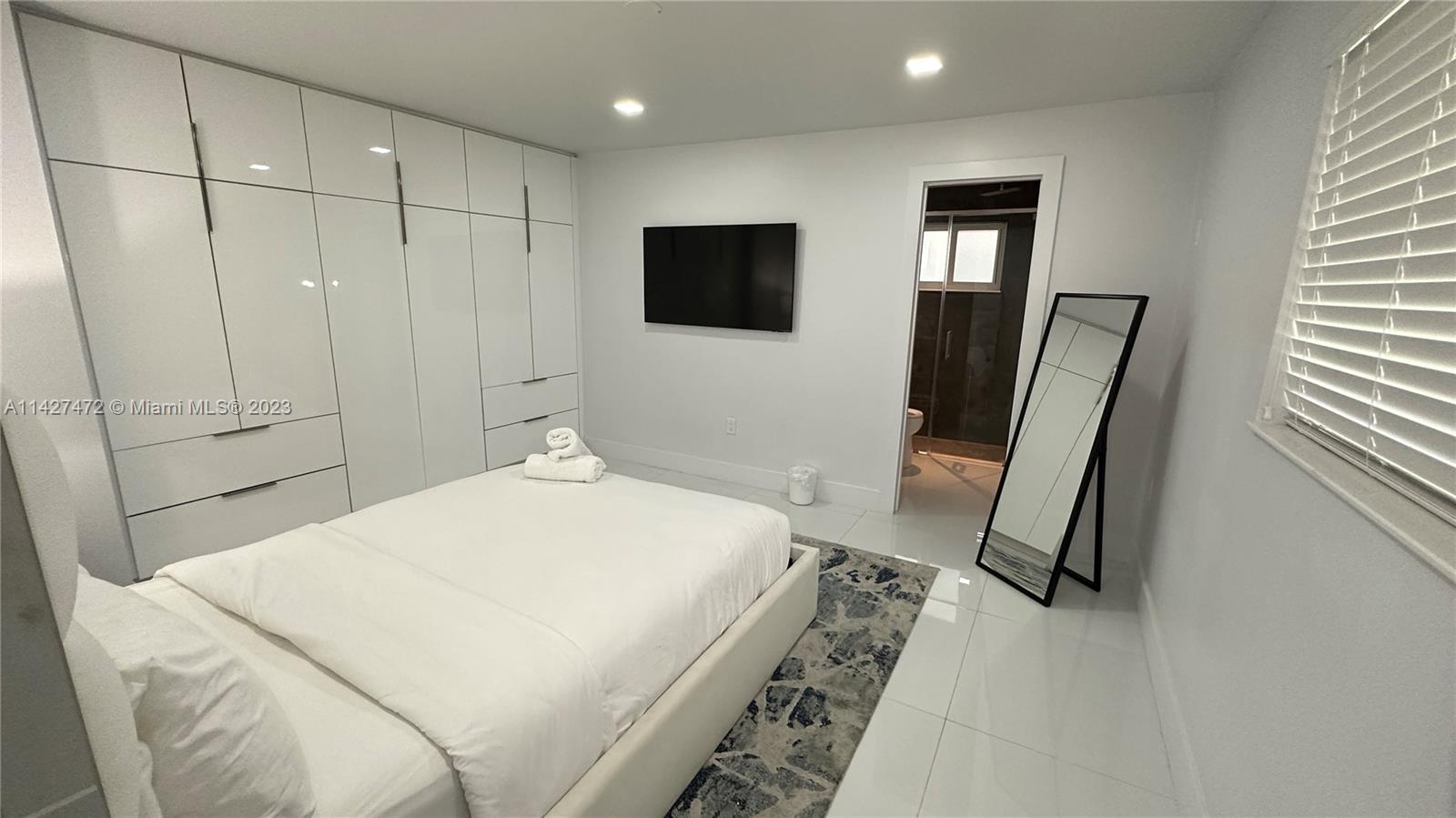 TAMIAMI GROVES NO 2 - Residential Income