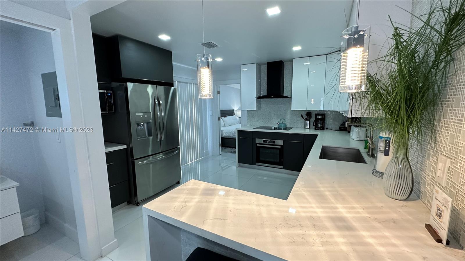 TAMIAMI GROVES NO 2 - Residential Income