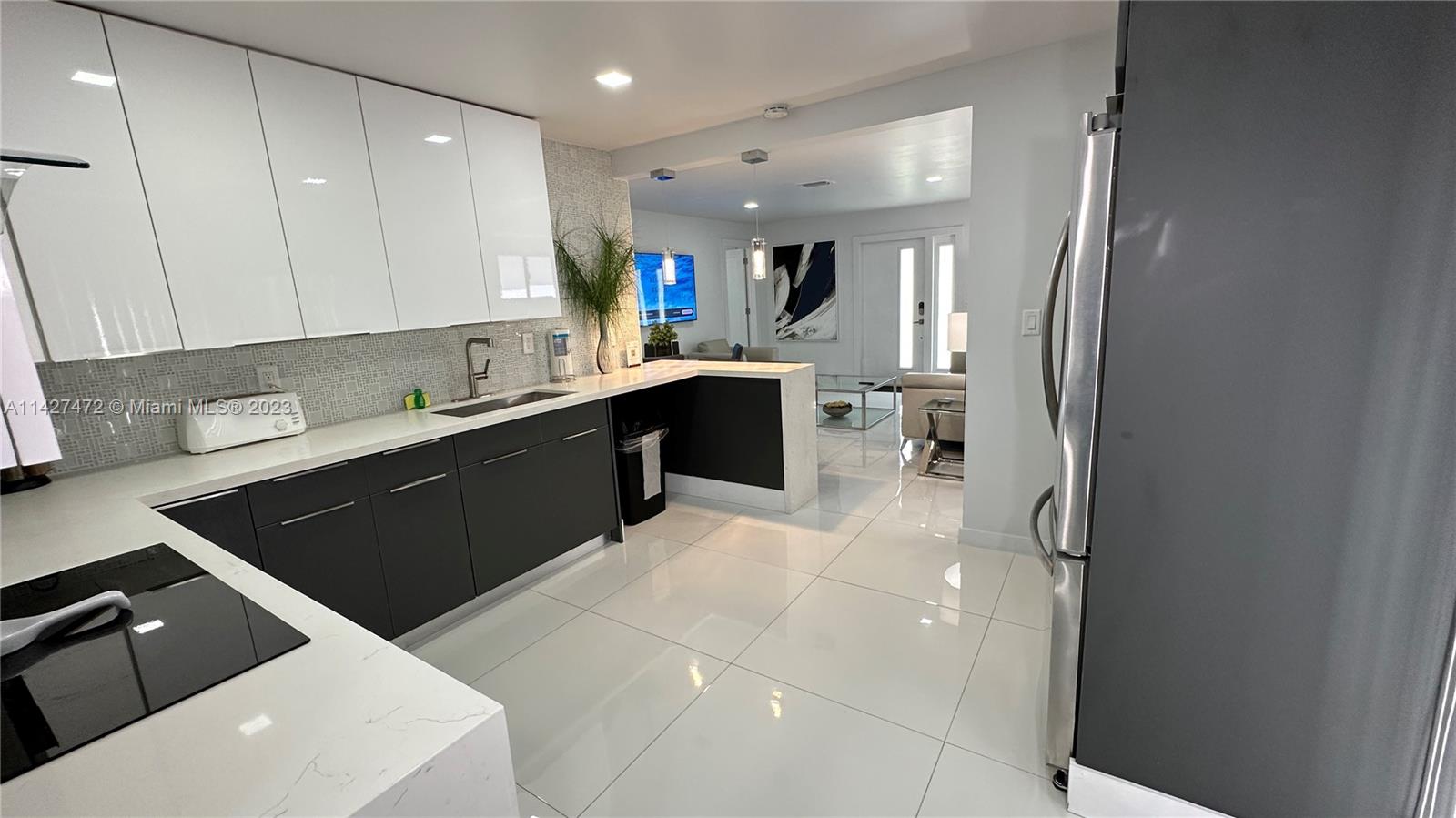TAMIAMI GROVES NO 2 - Residential Income