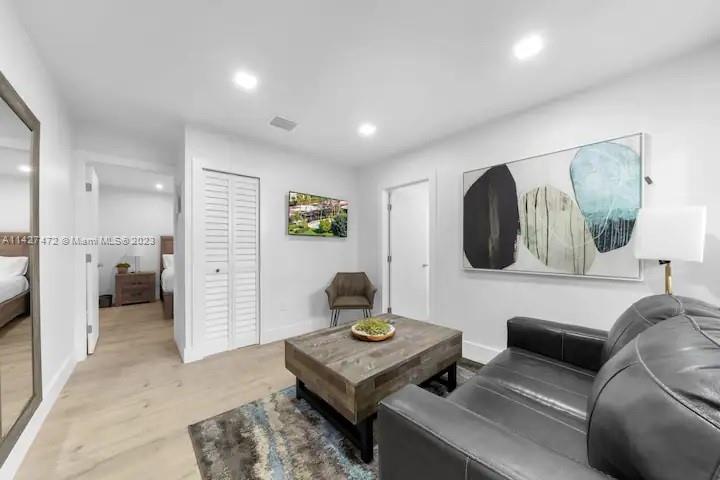 TAMIAMI GROVES NO 2 - Residential Income