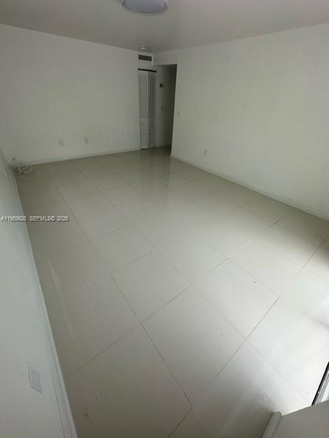 3527 NE 168th St 202