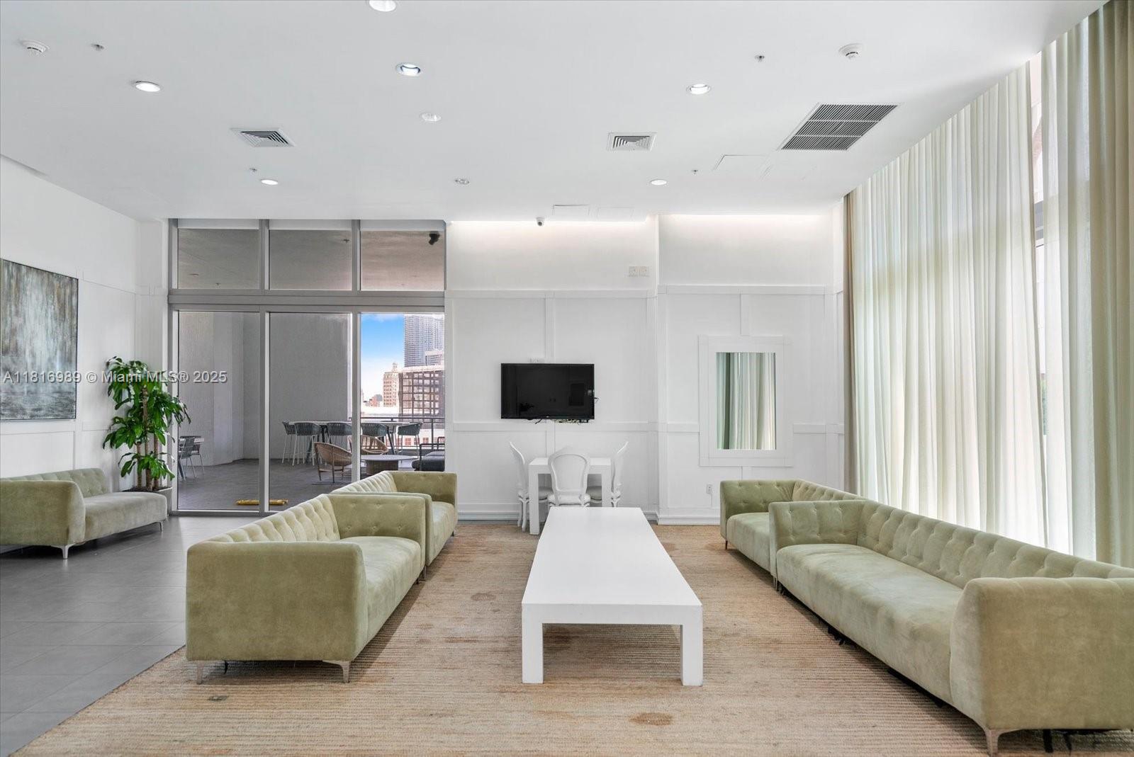 IVY CONDO - Residential