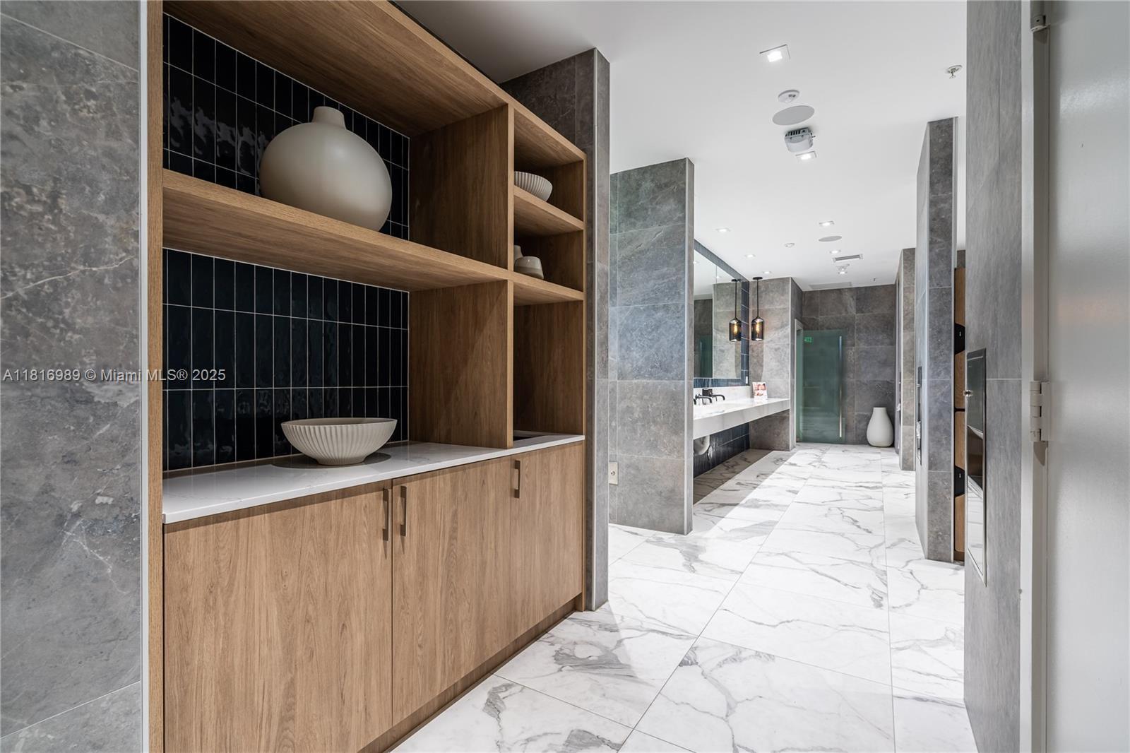 IVY CONDO - Residential