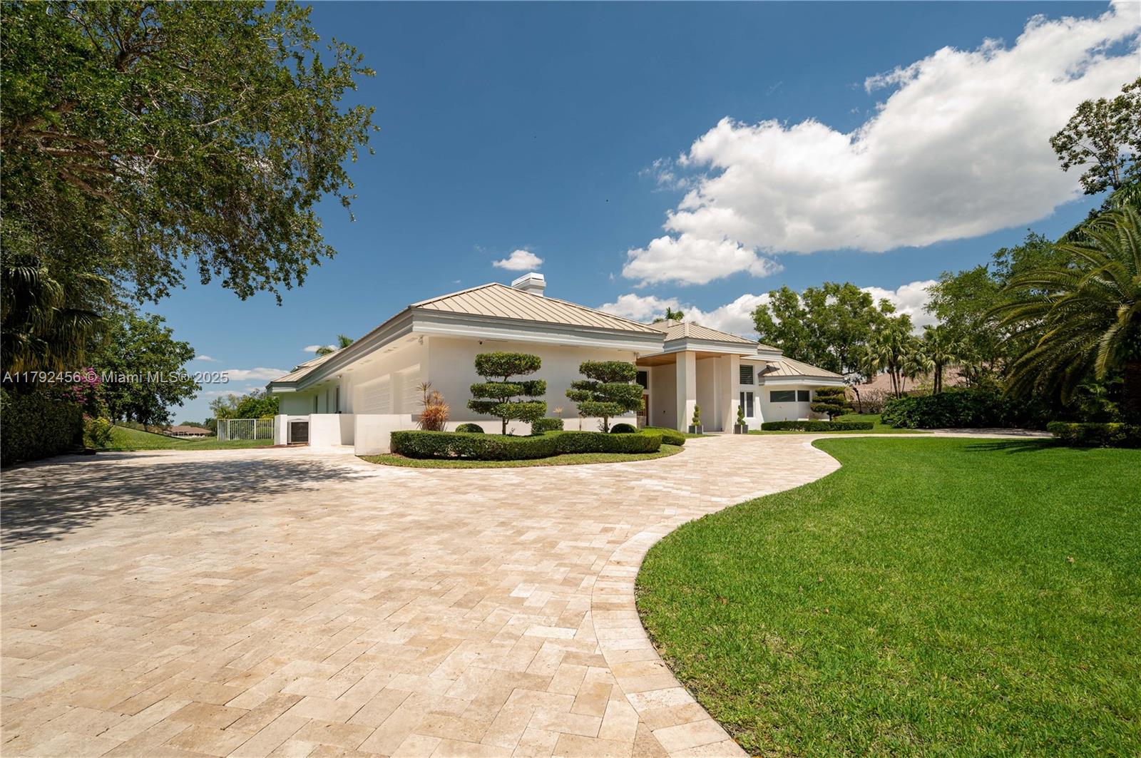 3425 Saddlebrook Ln