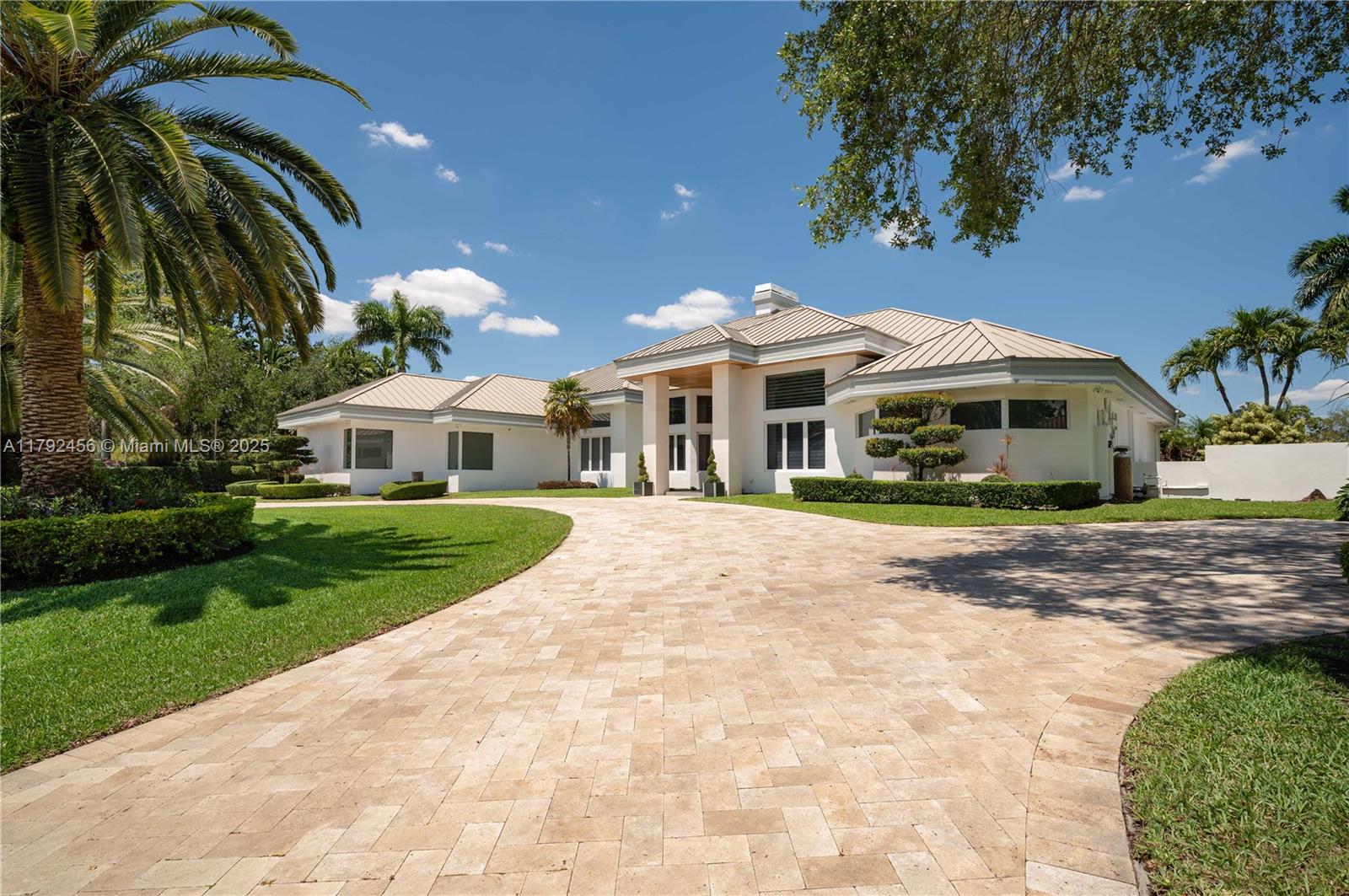 3425 Saddlebrook Ln, Weston, Broward County, Florida - 5 Bedrooms  
6 Bathrooms - 