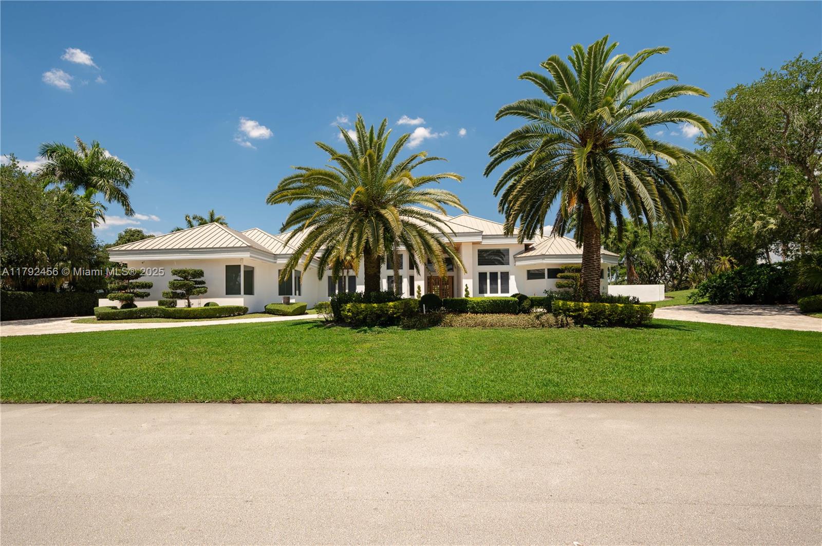 3425 Saddlebrook Ln