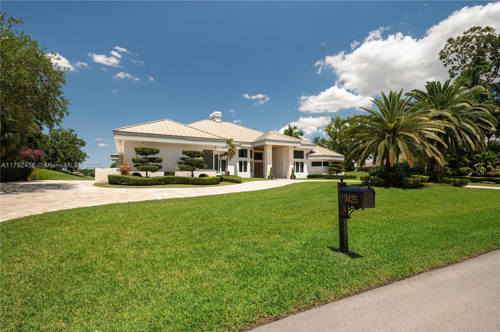 3425 Saddlebrook Ln
