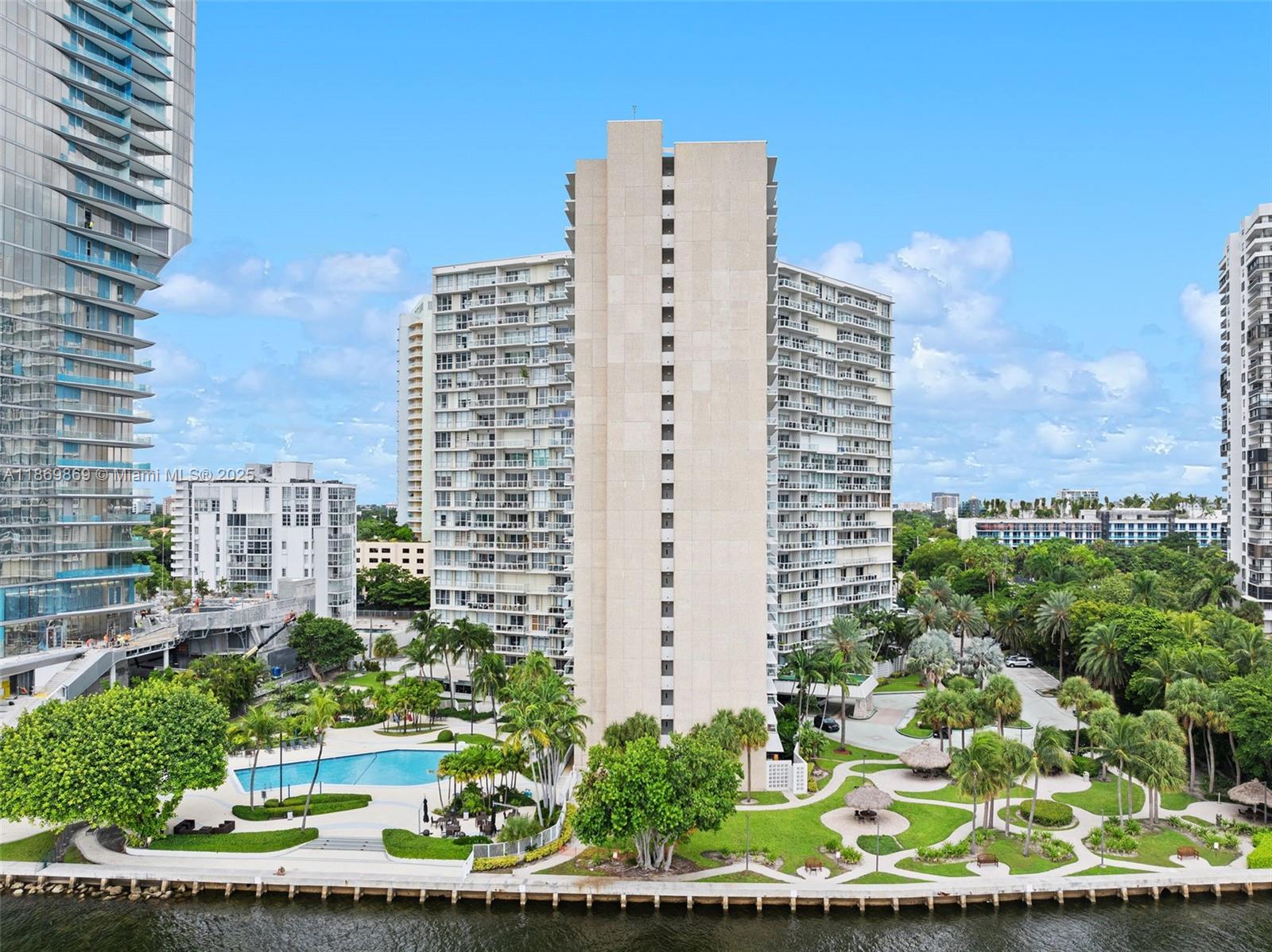 BRICKELL TOWNHOUSE CONDO - Residential