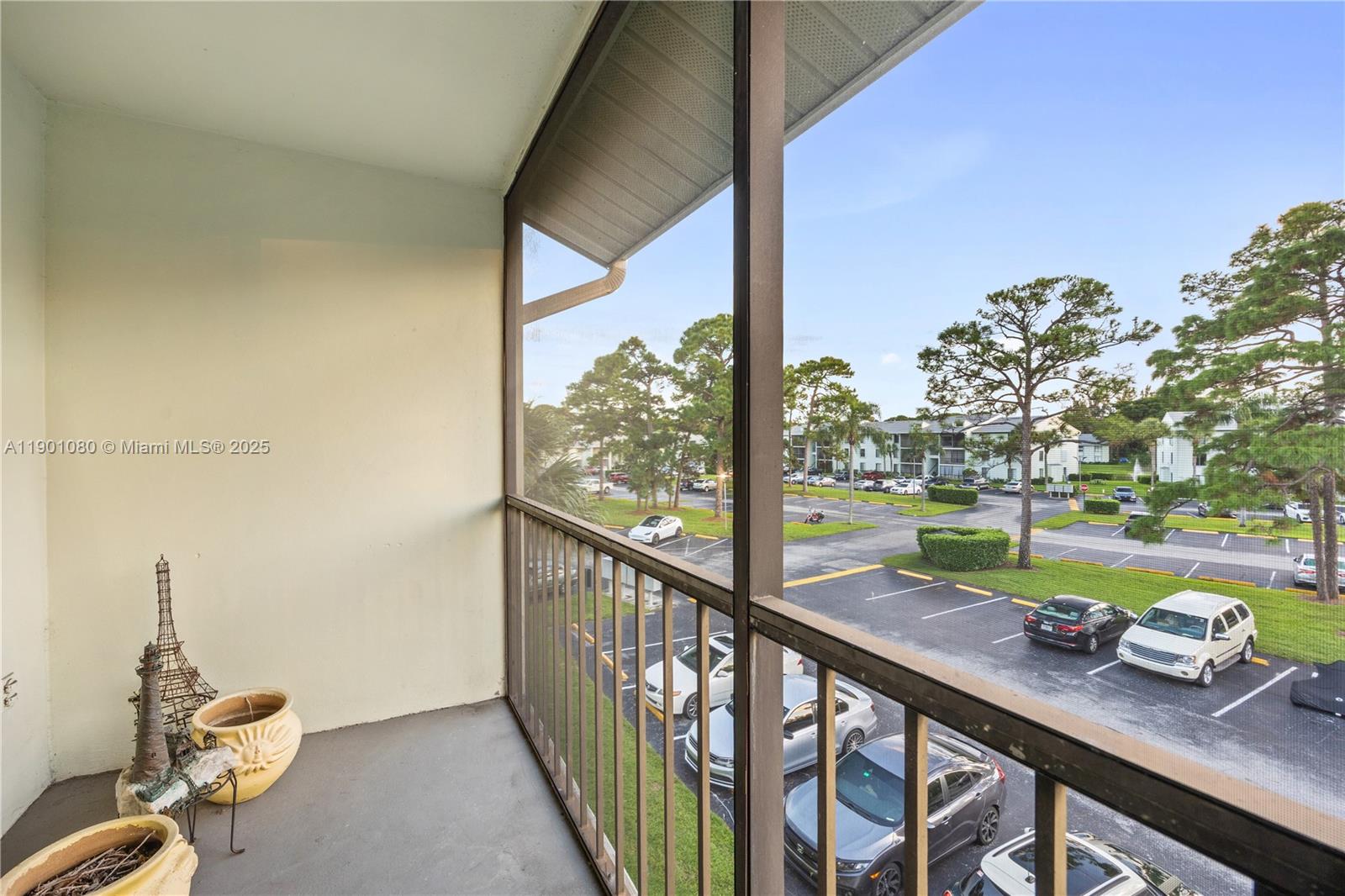 PALM CLUB WEST VILLAGE 1 - Residential