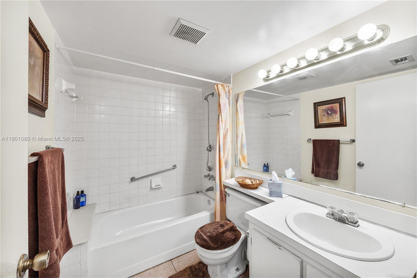 PALM CLUB WEST VILLAGE 1 - Residential