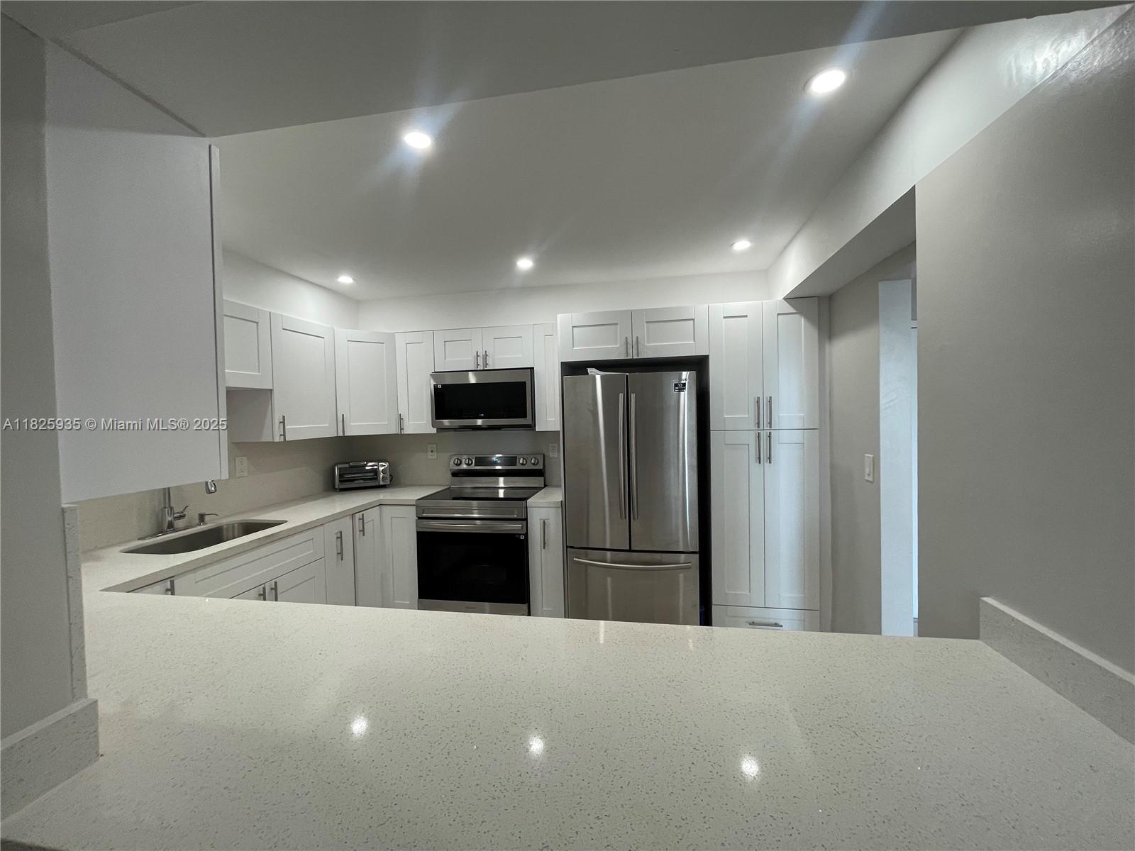 2450 NE 135th St 609