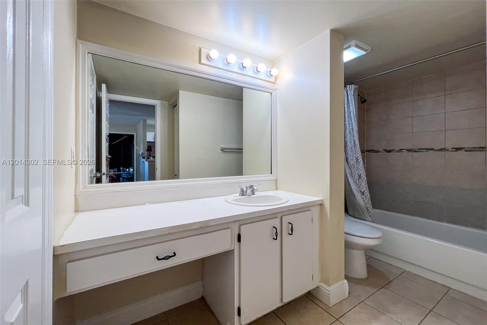 LAKES OF JACARANDA CONDO - Residential Lease