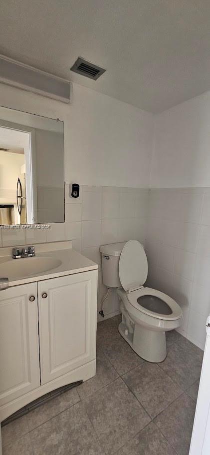 CRESTVIEW TOWERS CONDO - Residential Lease