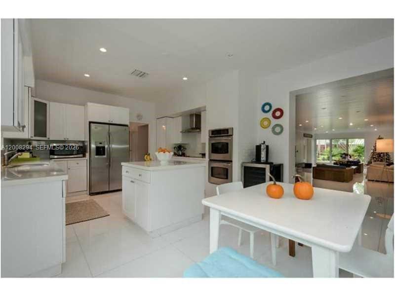BAY HEIGHTS - Residential Lease
