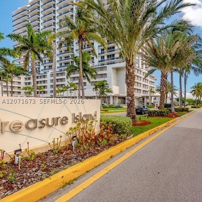 1801 S treasure dr 302