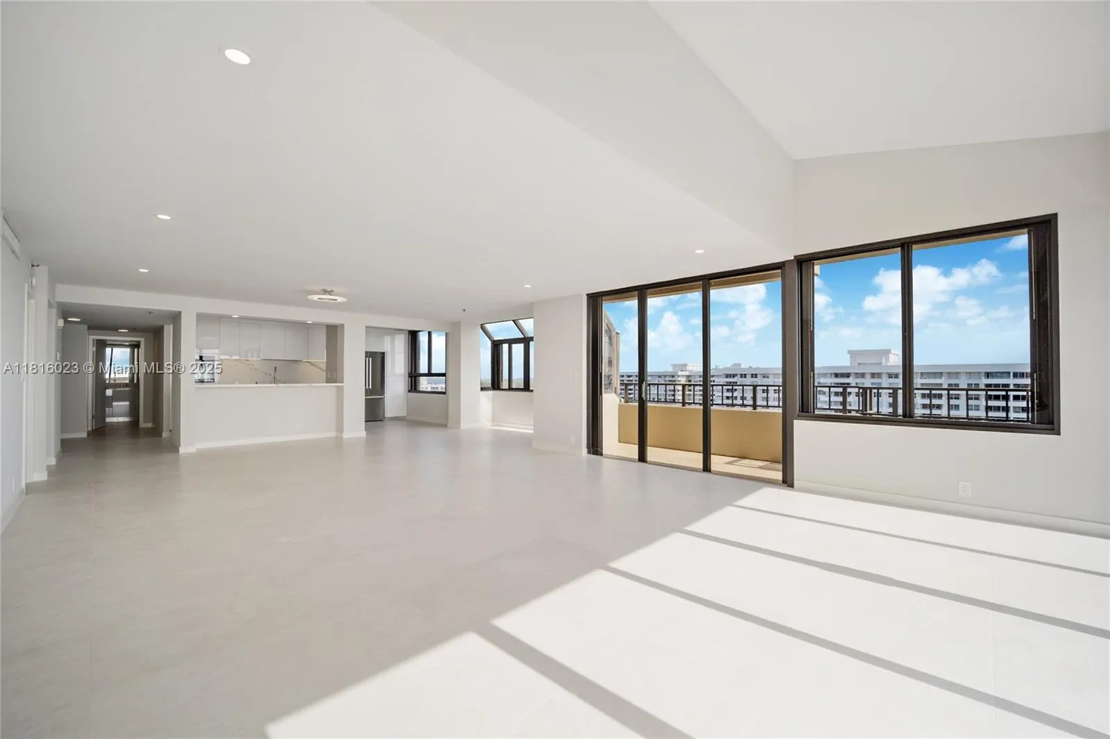 Key Biscayne, Florida 33149, United States, 2 Bedrooms Bedrooms, ,3 BathroomsBathrooms,Residential,Active,144509