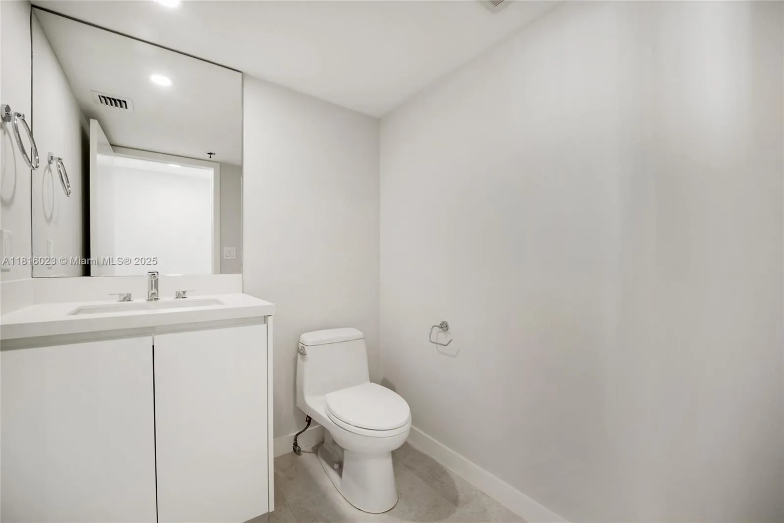 Key Biscayne, Florida 33149, United States, 2 Bedrooms Bedrooms, ,3 BathroomsBathrooms,Residential,Active,144509