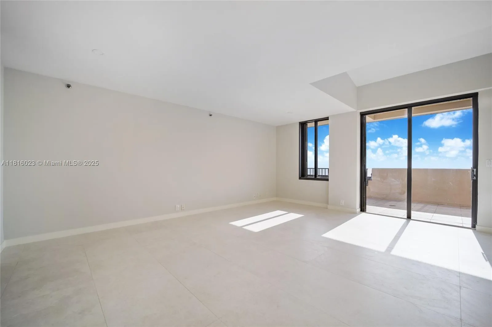 Key Biscayne, Florida 33149, United States, 2 Bedrooms Bedrooms, ,3 BathroomsBathrooms,Residential,Active,144509