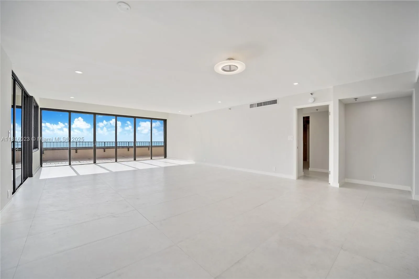 Key Biscayne, Florida 33149, United States, 2 Bedrooms Bedrooms, ,3 BathroomsBathrooms,Residential,Active,144509