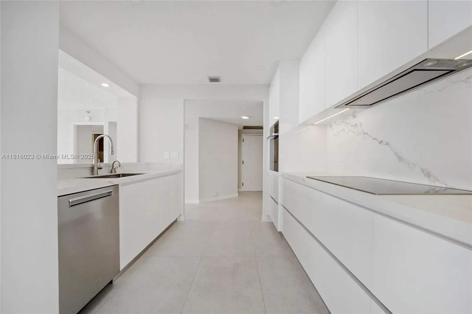 Key Biscayne, Florida 33149, United States, 2 Bedrooms Bedrooms, ,3 BathroomsBathrooms,Residential,Active,144509