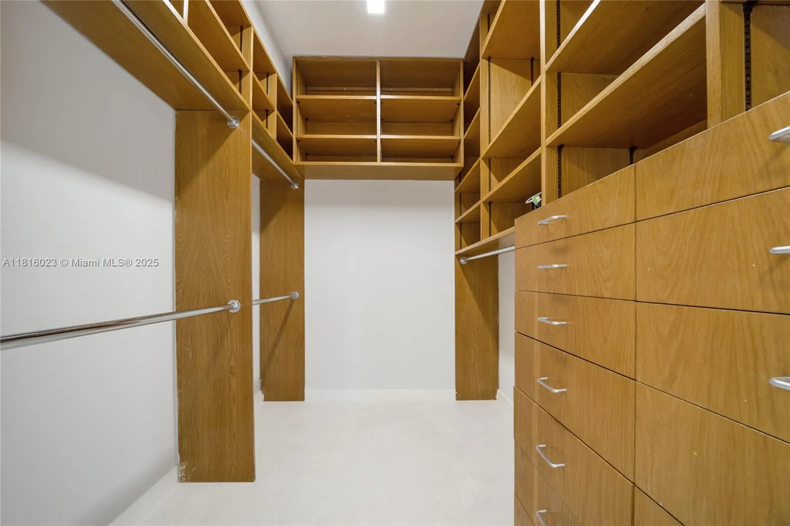 Key Biscayne, Florida 33149, United States, 2 Bedrooms Bedrooms, ,3 BathroomsBathrooms,Residential,Active,144509