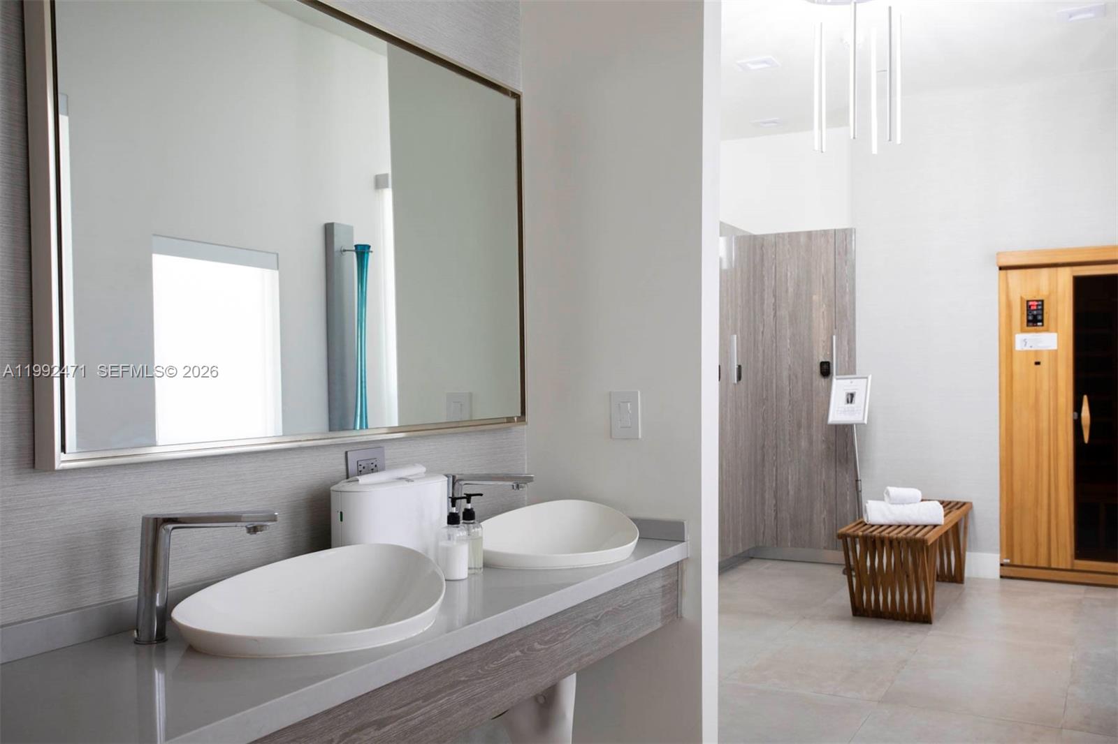 BLUE DIAMOND CONDO - Residential Lease