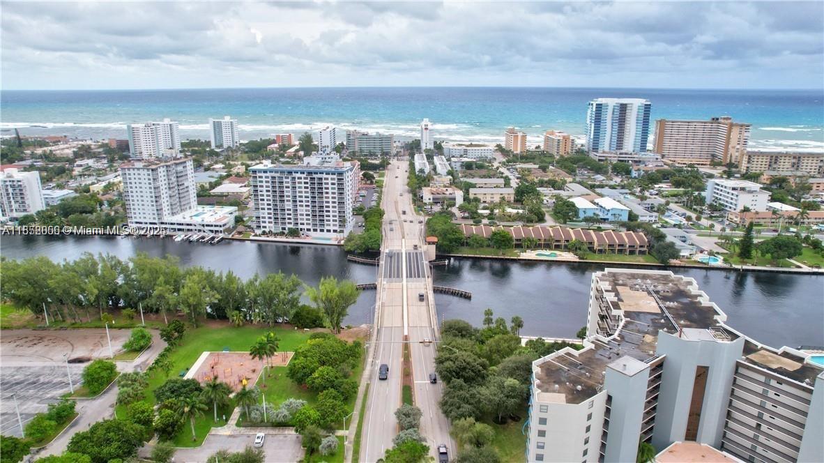 Discover this charming, fully remodeled 1-bedroom, 1-bathroom condo located on the third floor of a well-maintained and friendly building. Just a 10-minute walk from the beach – enjoy the sun and ocean every day!!!
Bright spaces: The living room offers a pleasant view of the street, while the bedroom opens onto the bright rear parking lot. Completely renovated: All spaces have been remodeled to offer a modern and comfortable environment, ready to move in.
Featured amenities: Pool, gym, and a dock behind the building where boats can be rented. Ideal for those who enjoy the coastal lifestyle. Welcoming community: Friendly neighbors and a pleasant atmosphere will make you feel at home from day one. This condo combines comfort, a prime location, and the best quality of life in Pompano Beach!